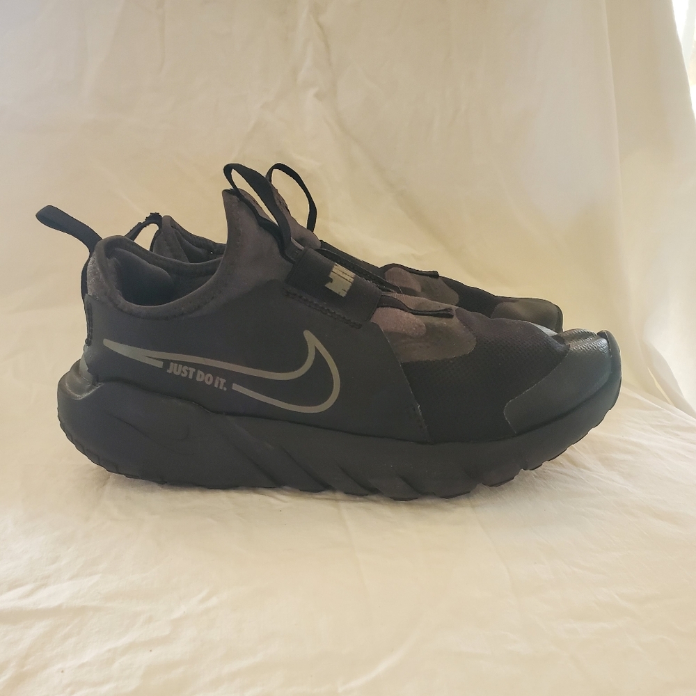 Nike Flex Runner 2 slip on unisex size 6